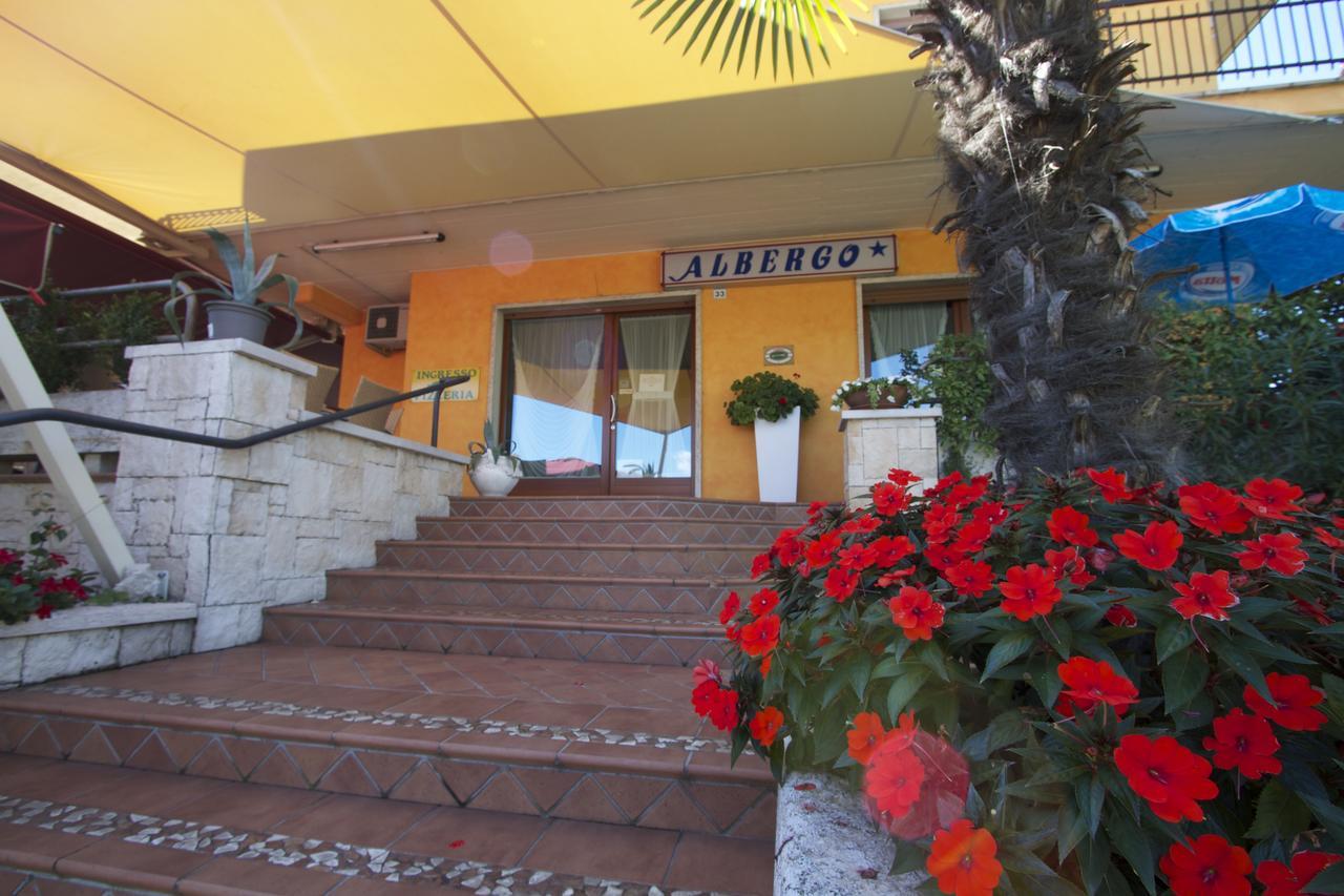 Albergo Tavernetta Кастелнуово дел Гарда Екстериор снимка