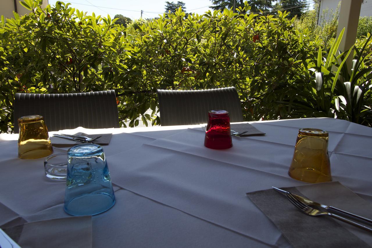 Albergo Tavernetta Кастелнуово дел Гарда Екстериор снимка